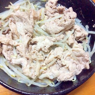 豚肉もやしラー油炒め